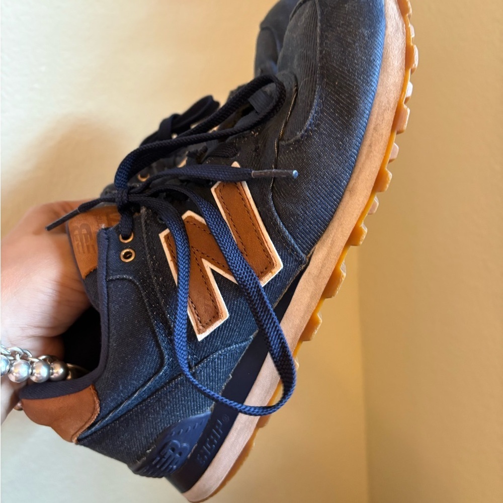 Womens new balance 574 in navy/brown size 8 - Picture 3 of 5